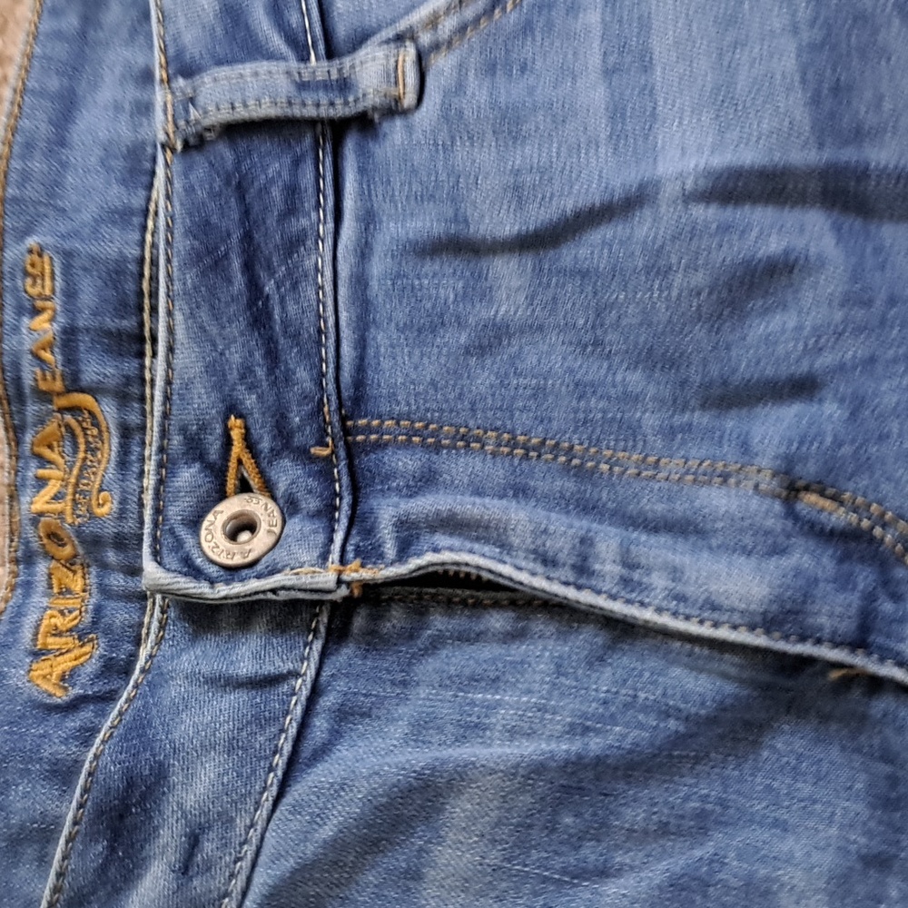 Jeans Short - Picture 2 of 2